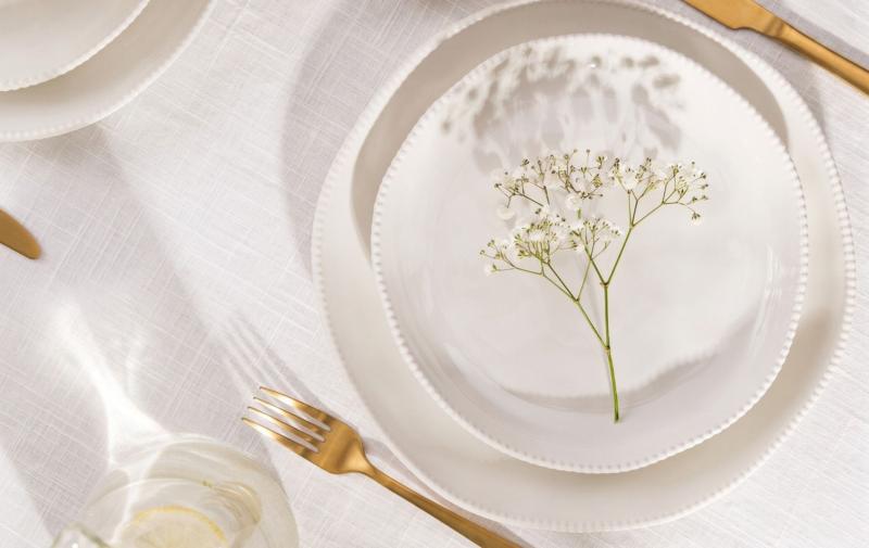 Komunia w domu — inspiracje na jasną, lekką i elegancką aranżację