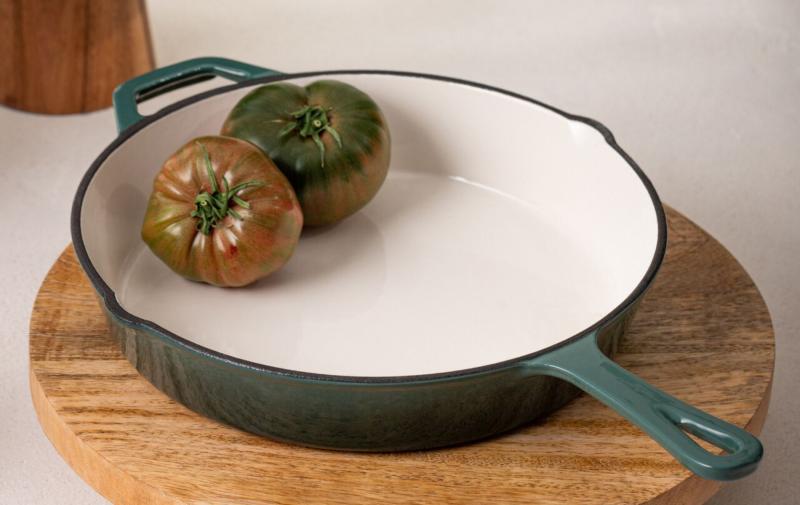Patelnia grillowa, żeliwna czy ceramiczna — jaką wybrać?