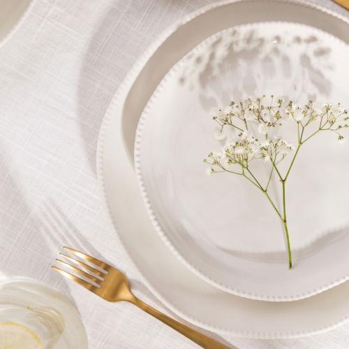 Komunia w domu — inspiracje na jasną, lekką i elegancką aranżację
