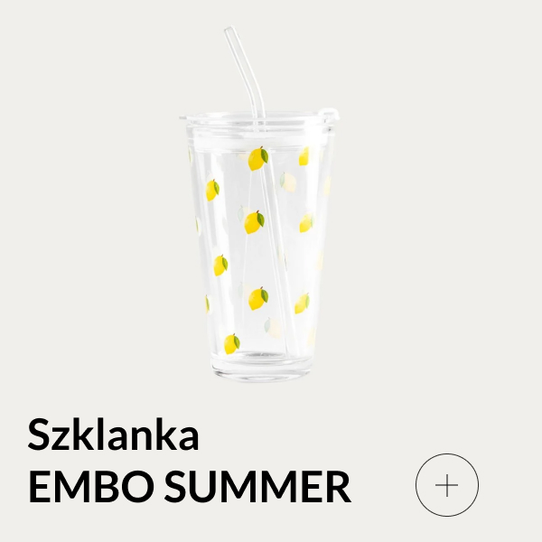 Szklanka ze słomką w cytryny