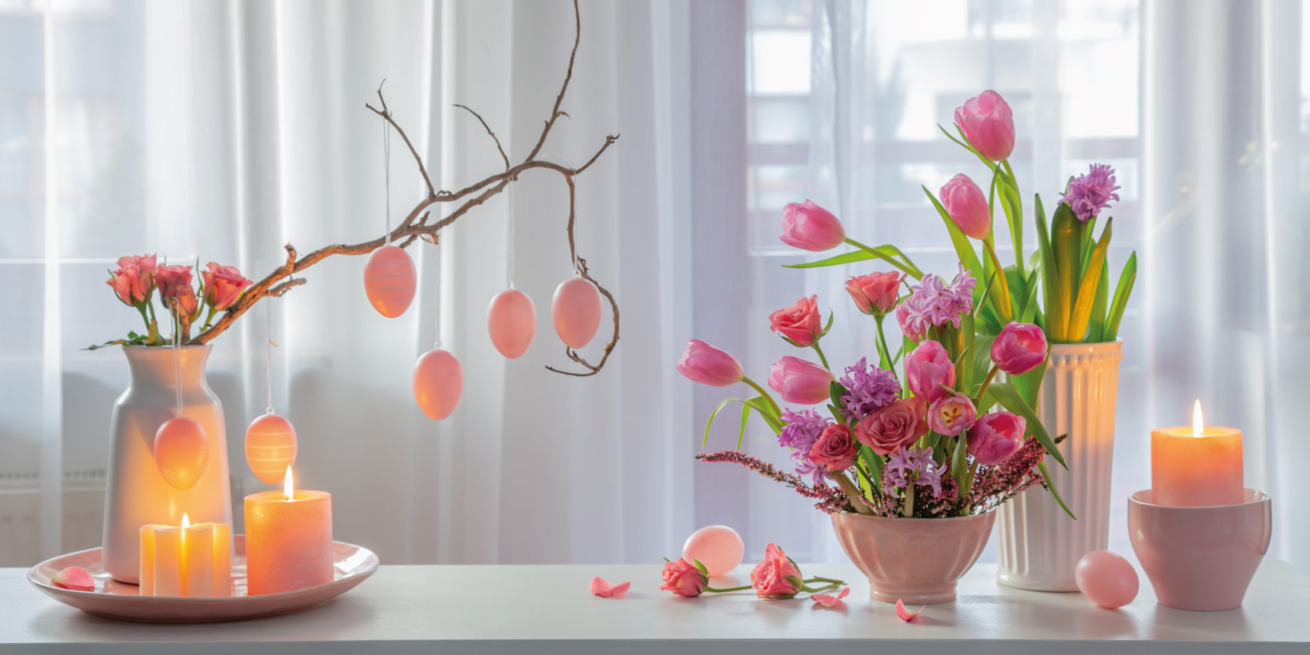 wielkanocne dekoracje pisanki i kwiaty