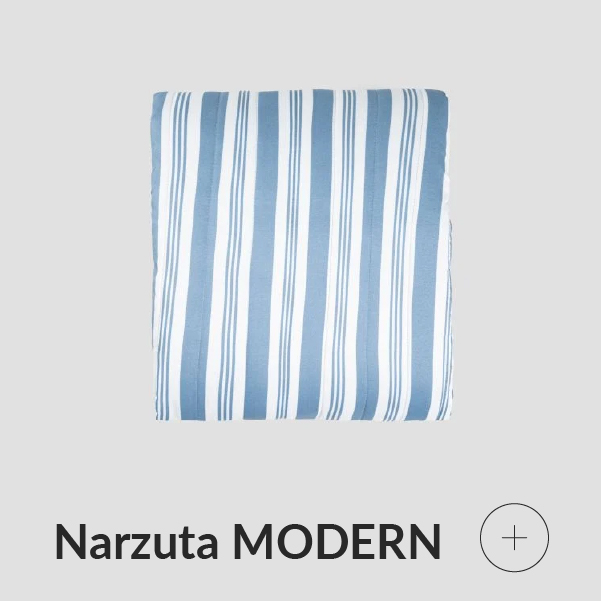 Narzuta w niebieskie pasy