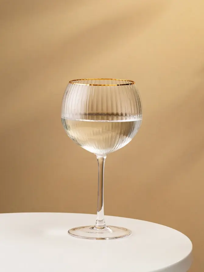 Kieliszek LYNN ryflowany transparentny ze złotym rantem 0,55 l