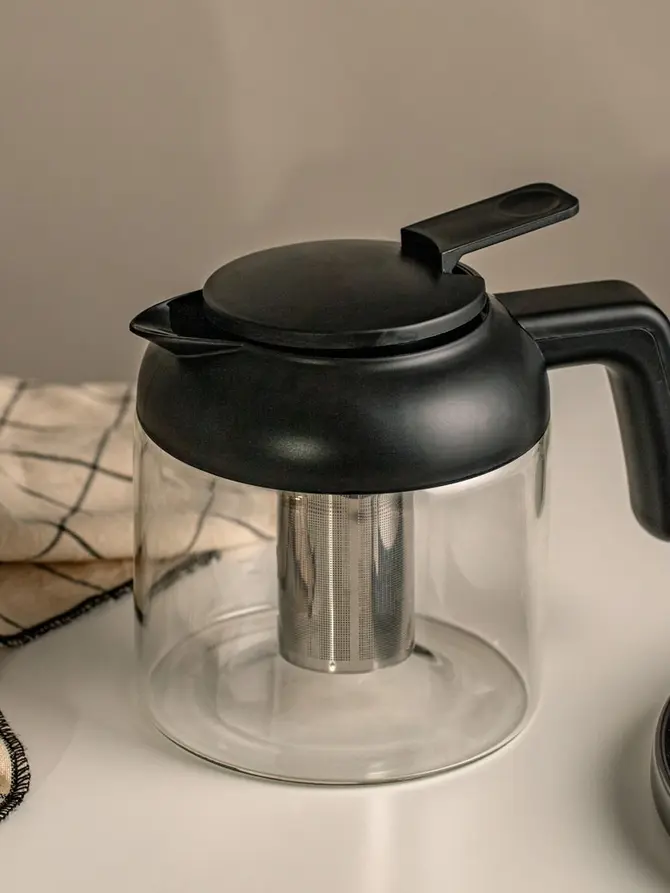 Dzbanek FUTURO z zaparzaczem 1,5 l