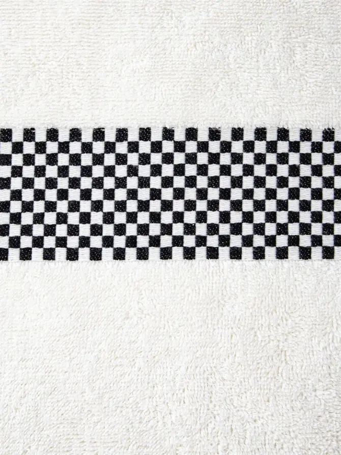 Ręcznik TIVA z czarną kratką 70x130 cm