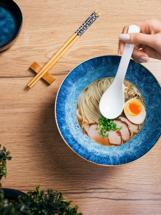 Zestaw do ramen SALADO niebieska z brązowym rantem 21 cm