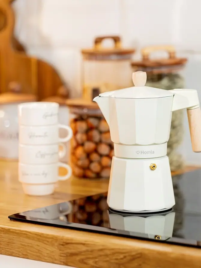 Kawiarka MIA MOKKA śmietankowa z drewnianym uchwytem 6 cups
