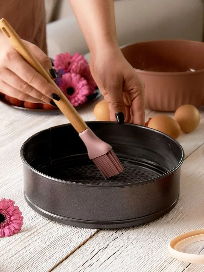 Pędzelek EASY BAKE silikonowy różowy 28x5 cm