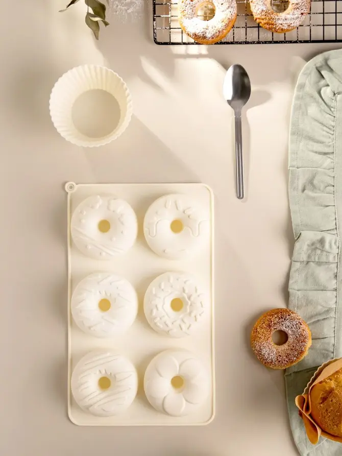 Forma MOLLIS na donuty z posypką śmietankowa 27x16,5 cm