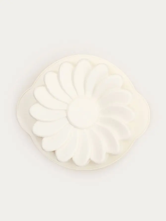 Forma silikonowa MOLLIS ES do pieczenia w kształcie kwiatka śmietankowa 20,5x18x4 cm