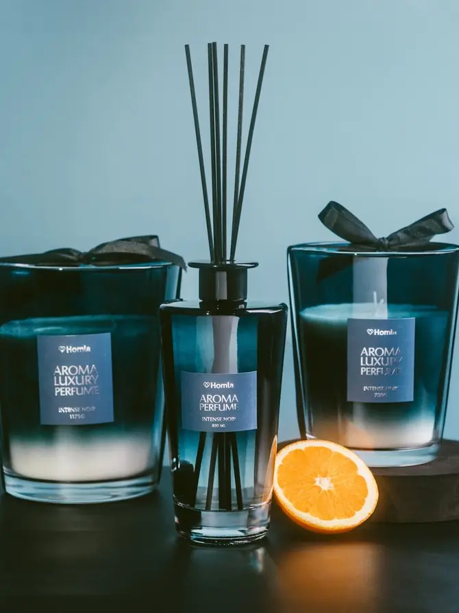 Świeca zapachowa EMBER Intense Noir 700 g