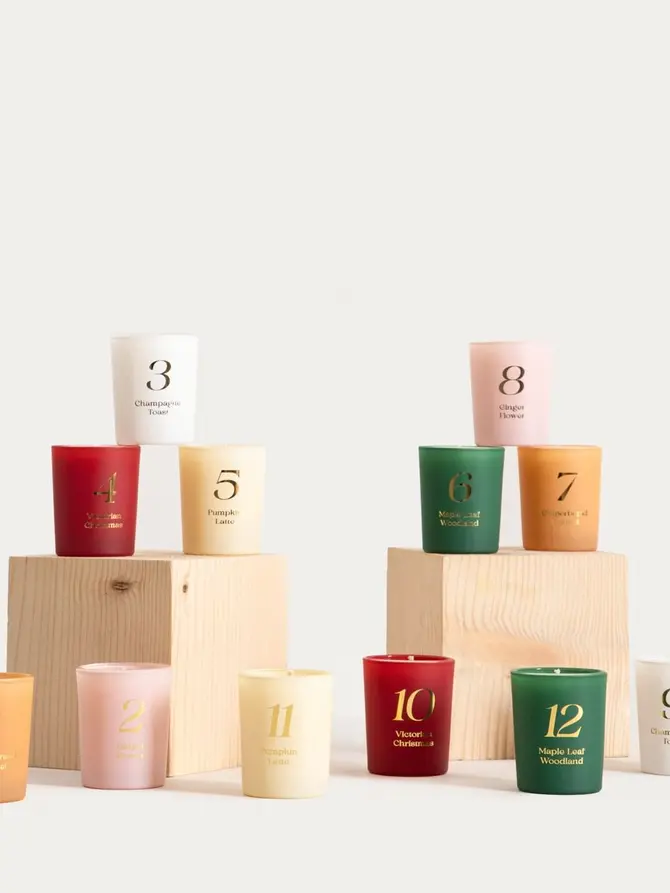 Kalendarz adwentowy SPARKLING NOEL świece zapachowe z woskiem sojowym 12 szt.