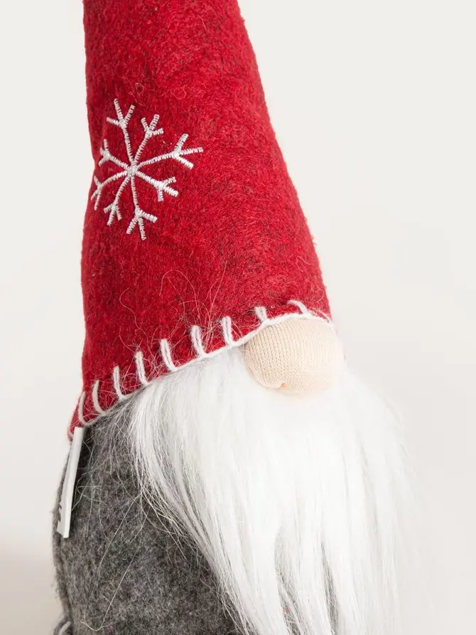 Skrzat NICK krasnal siedzący z czerwoną czapką 58 cm