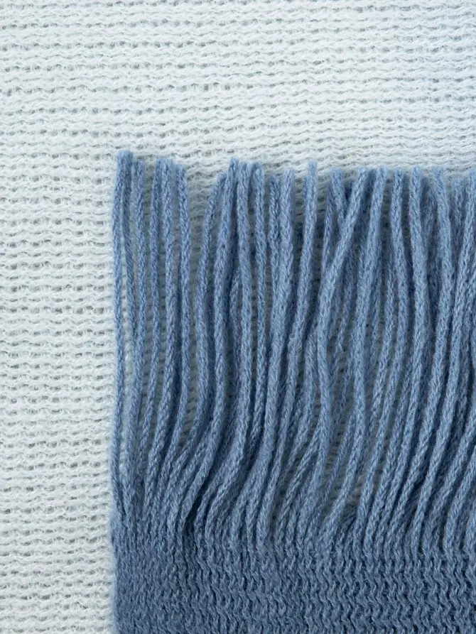 Koc FINNS ombre miękki błękitny z frędzlami 130x170