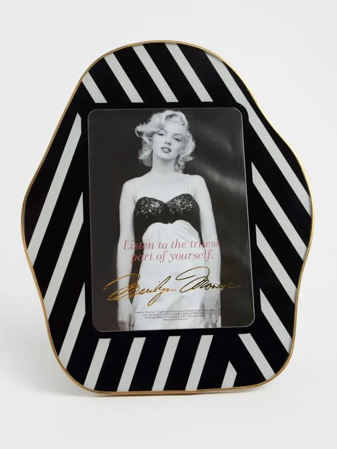 Ramka na zdjęcie MONROE LOVE o nieregularnym kształcie z wizerunkiem Marilyn Monroe 13x18 cm