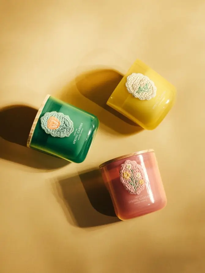 Świeca zapachowa CROHET Spring Garden 300 g
