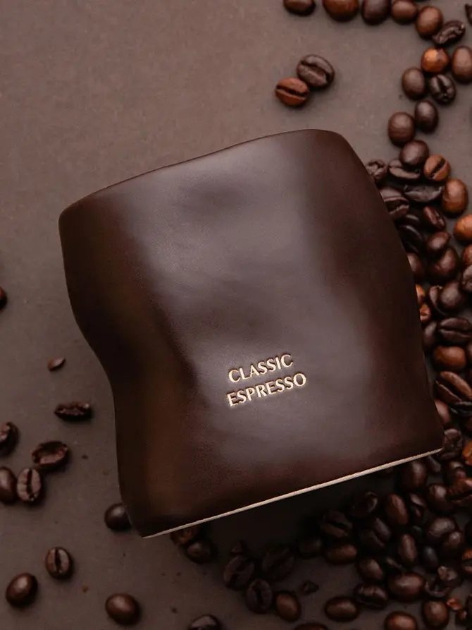 Świeca zapachowa ceramiczna PATISSERIE MINI Classic Espresso 220 g
