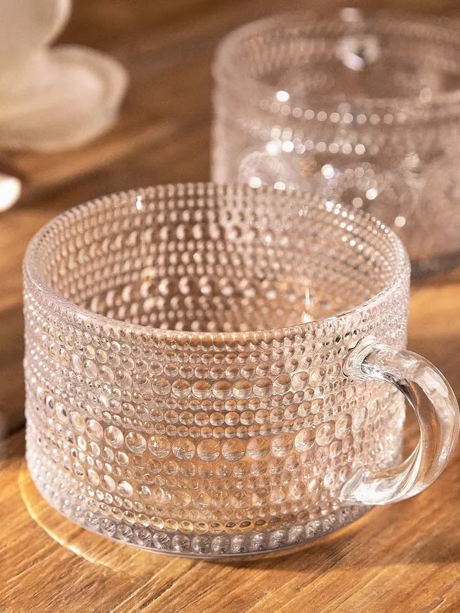 Filiżanka BARREL szklana w kropki 0,35 l