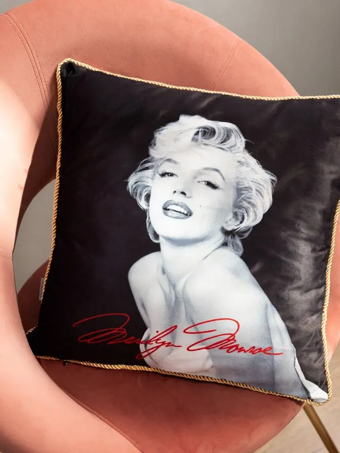 Poszewka MONROE CARNIVAL z podobizną i złotą lamówką czarna 45x45 cm