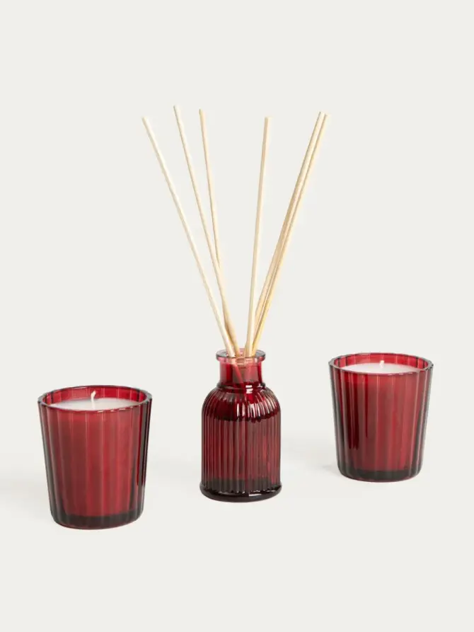 Zestaw zapachowy FESTIVE CHEER Merlot 2 szt. x 60 g + 30 ml