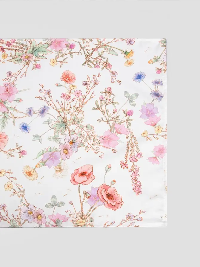 Bieżnik MEADOW FLOWERS dekoracyjny z kwiatowym wzorem 40x160