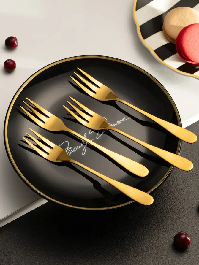 Zestaw widelczyków MONROE LOVE złotych 4 szt