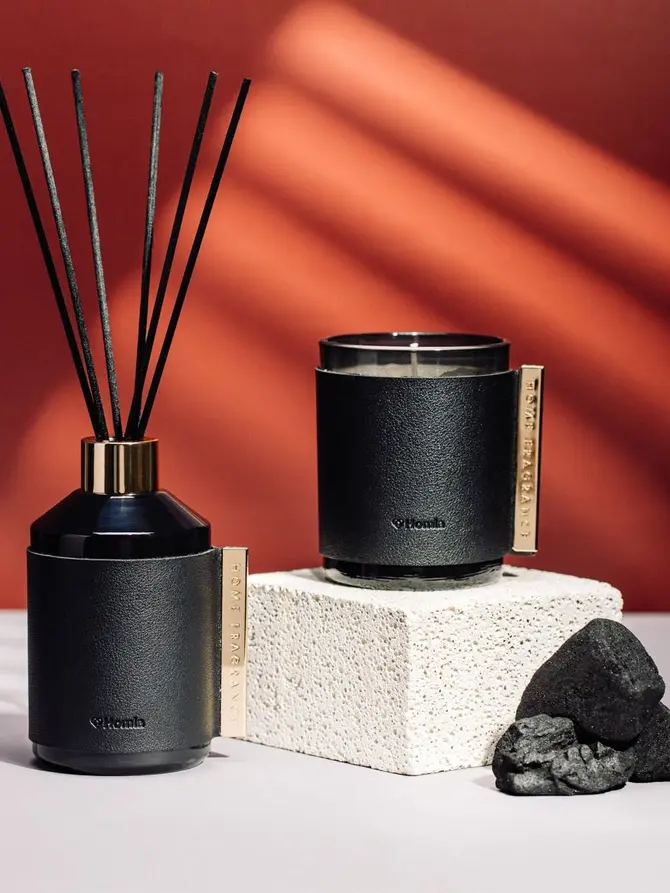 Świeca zapachowa SLEEK LEATHER Amber Musk 225 g