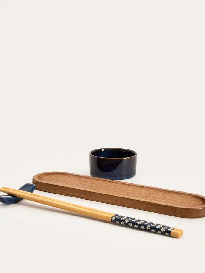 Zestaw AKITA do sushi z granatowymi miseczkami i akacjowymi deskami 8 el.