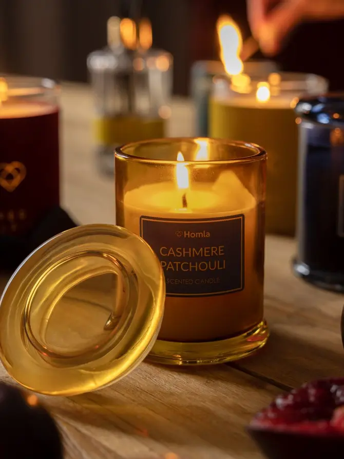 Świeca zapachowa MAEL Cashemre patchouli 140 g