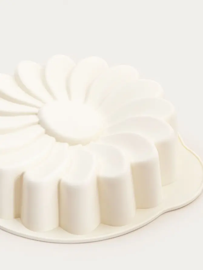 Forma silikonowa MOLLIS ES do pieczenia w kształcie kwiatka śmietankowa 20,5x18x4 cm
