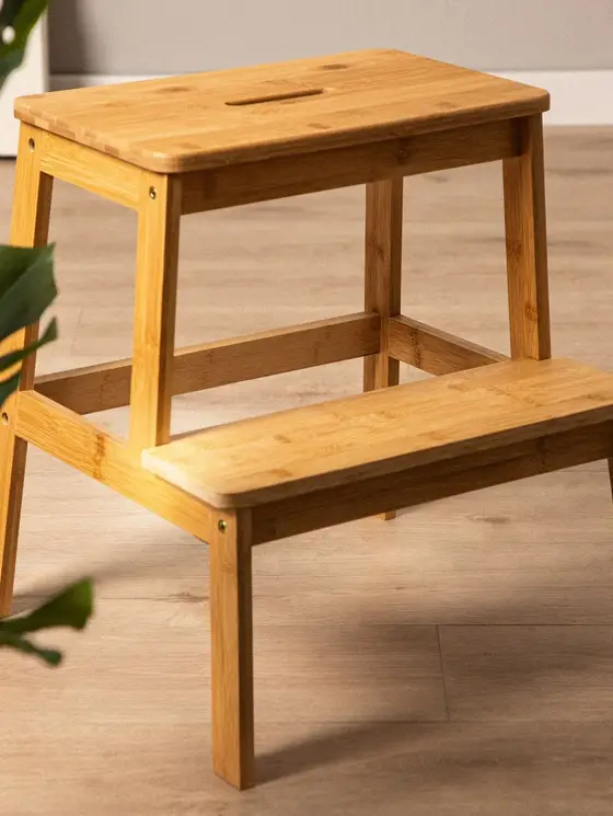 Taboret ze schodkiem PASSO bambusowy naturalny 43x43x46 cm