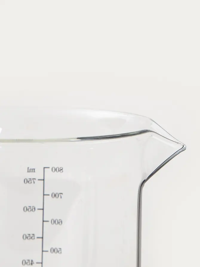 Miarka MAVIS szklana transparentna 0,8 l