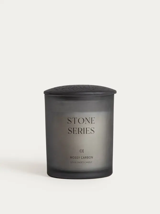 Świeca zapachowa z woskiem sojowym STONE 01 Mossy Carbon 290 g