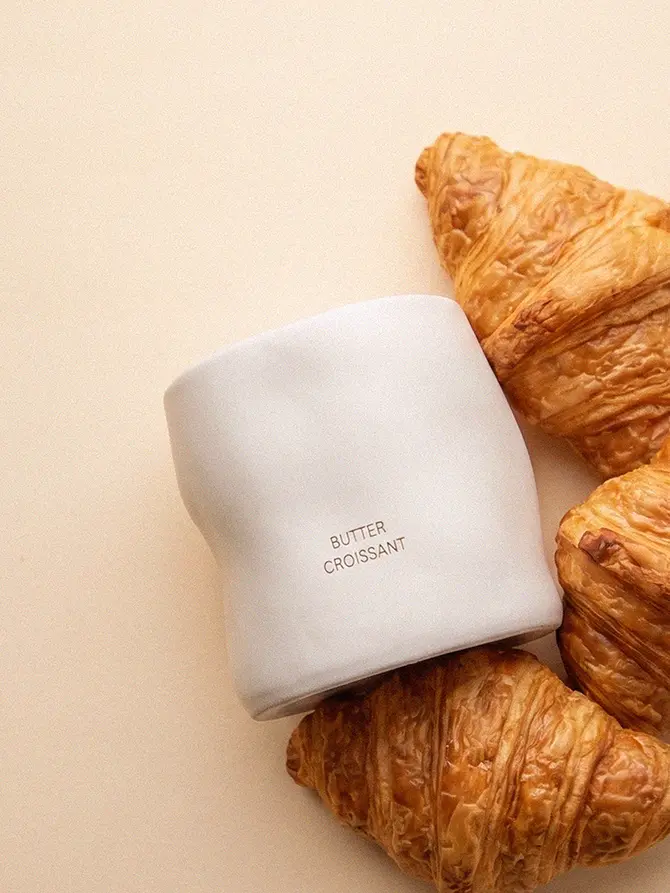 Świeca zapachowa ceramiczna PATISSERIE MINI Butter Croissant 220 g