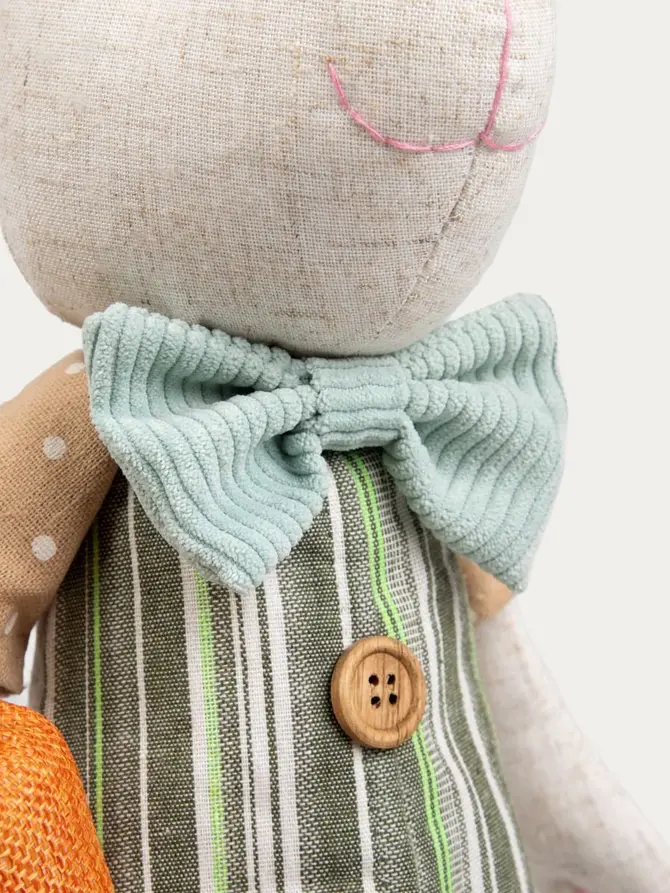Skrzat CARROT stojący zając wielkanocny z marchewką 55 cm