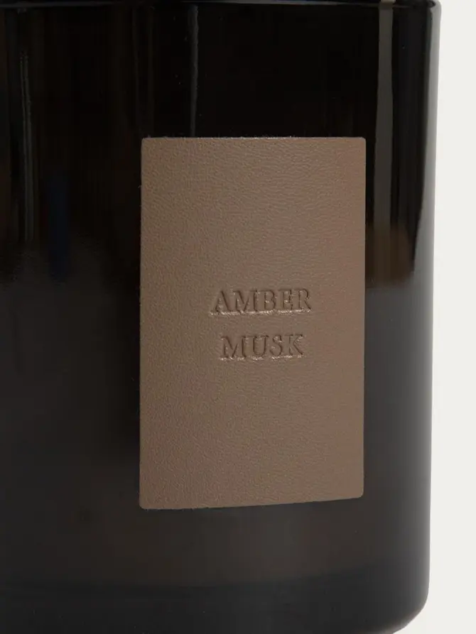 Świeca sojowa URBAN LEATHER Amber Musk 380 g