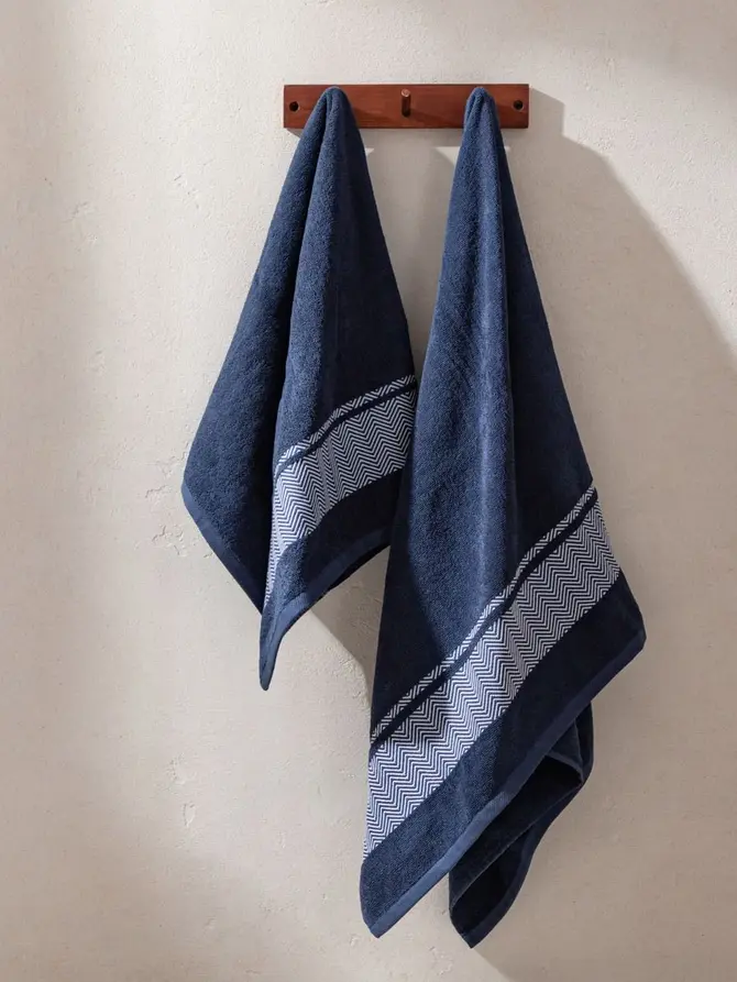 Ręcznik MAIARA granatowy z ozdobnym przeszyciem 50x90 cm