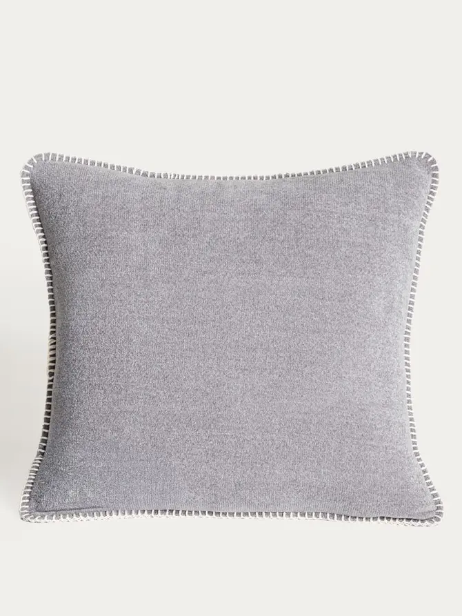 Poszewka ELVANA miękka szara o strukturze sztruksu z kontrastowym obszyciem 45x45cm