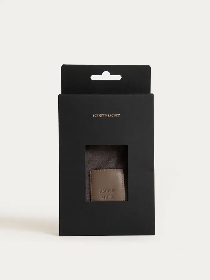 Saszetka zapachowa URBAN LEATHER Amber Musk 1 szt.