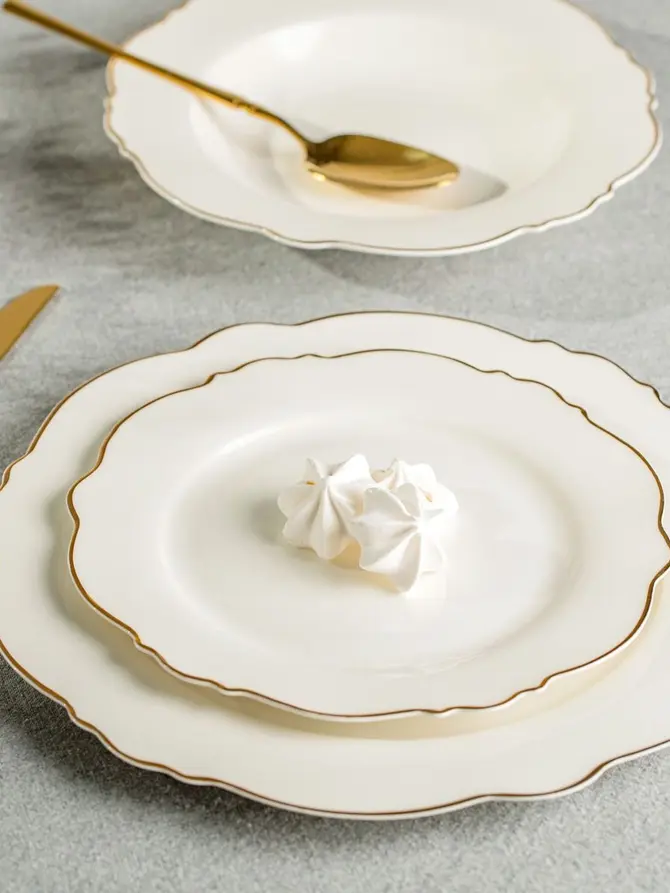 Talerz ELORIA porcelanowy obiadowy ze złotym rantem 27 cm