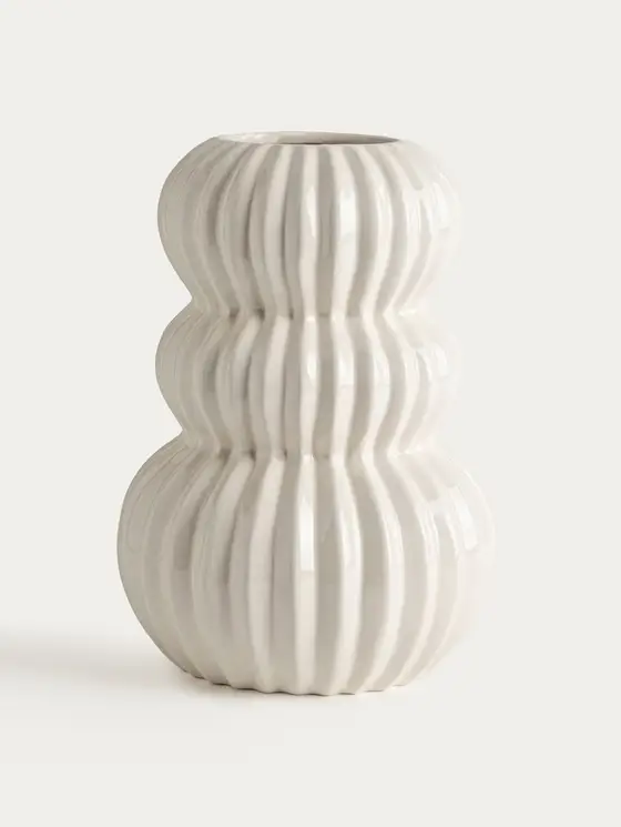 Wazon AVENA ecru prążkowany ceramiczny 18,2x25,5 cm
