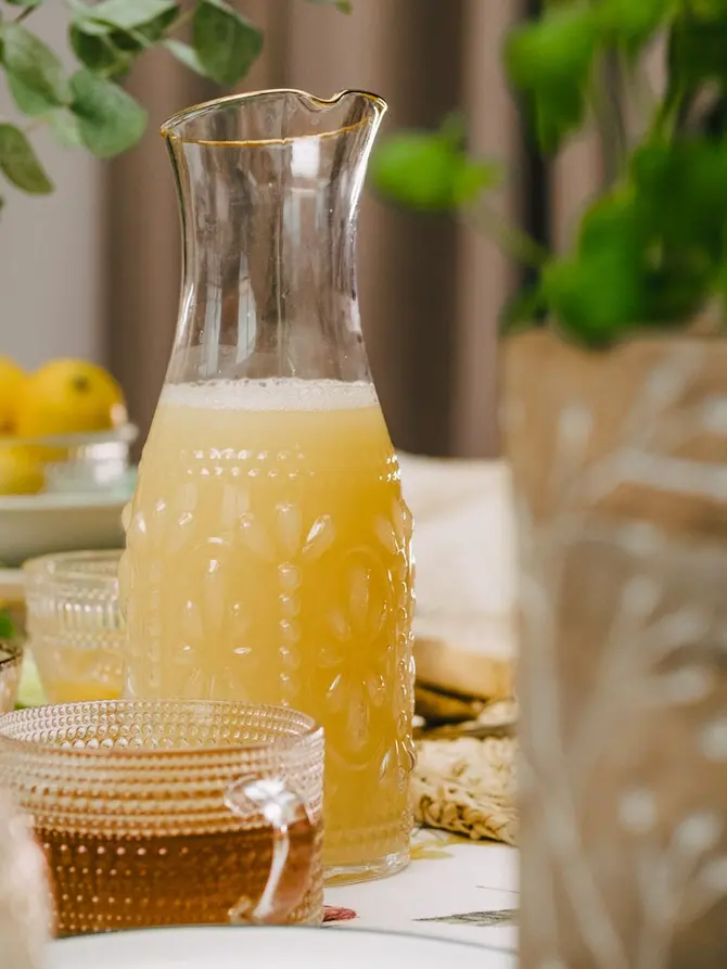 Karafka BARREL ze złotą obwódką 1,2 l