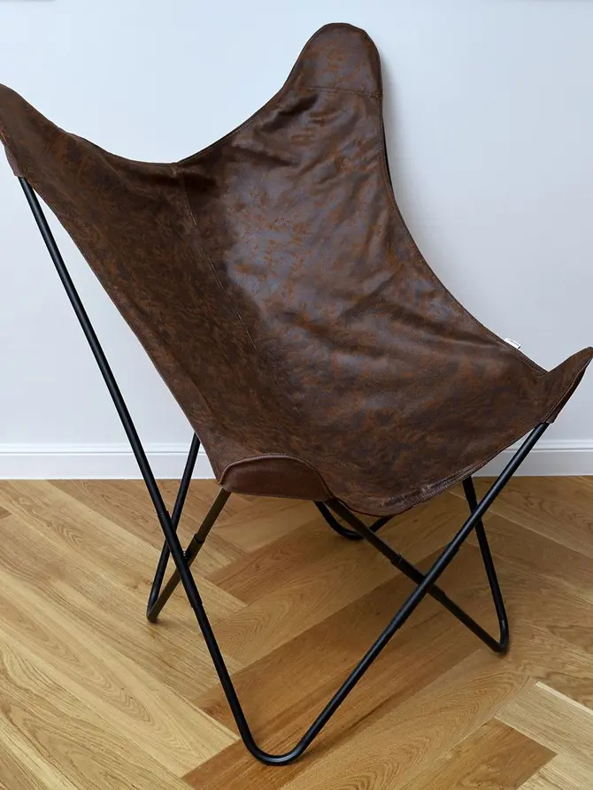 Fotel BUTTERFLY z metalową ramą - brązowe z imitacji zamszu 70x80x102 cm