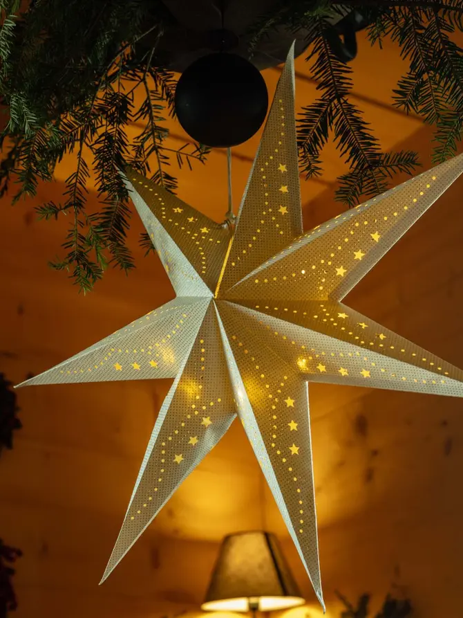 Gwiazda GALLA ażurowa biała z ledem 60 cm
