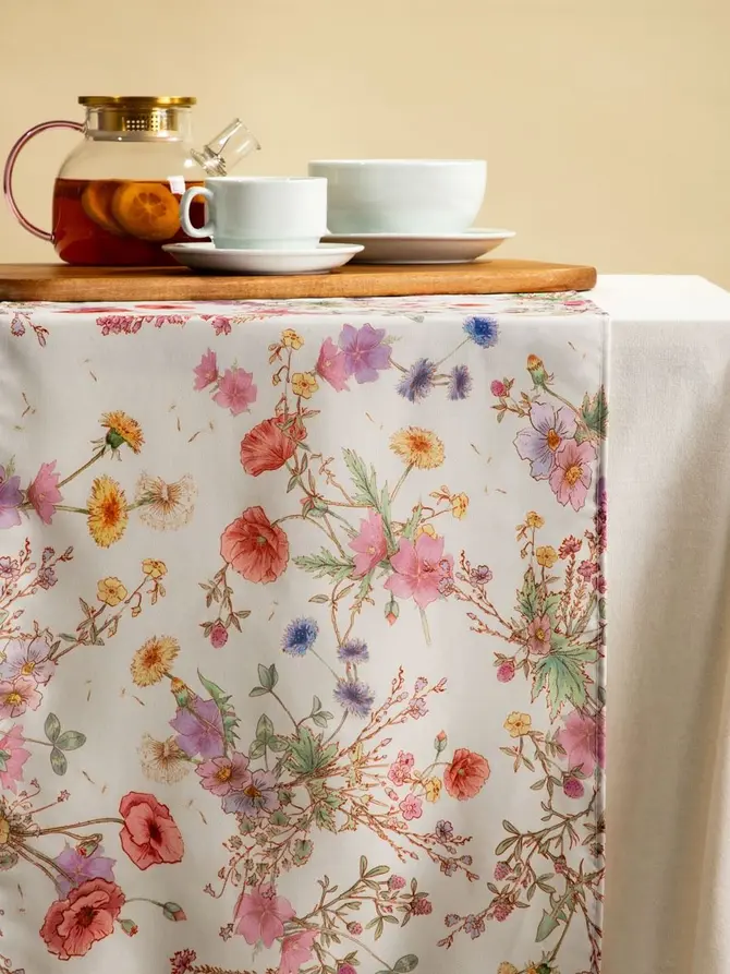 Bieżnik MEADOW FLOWERS dekoracyjny z kwiatowym wzorem 40x160
