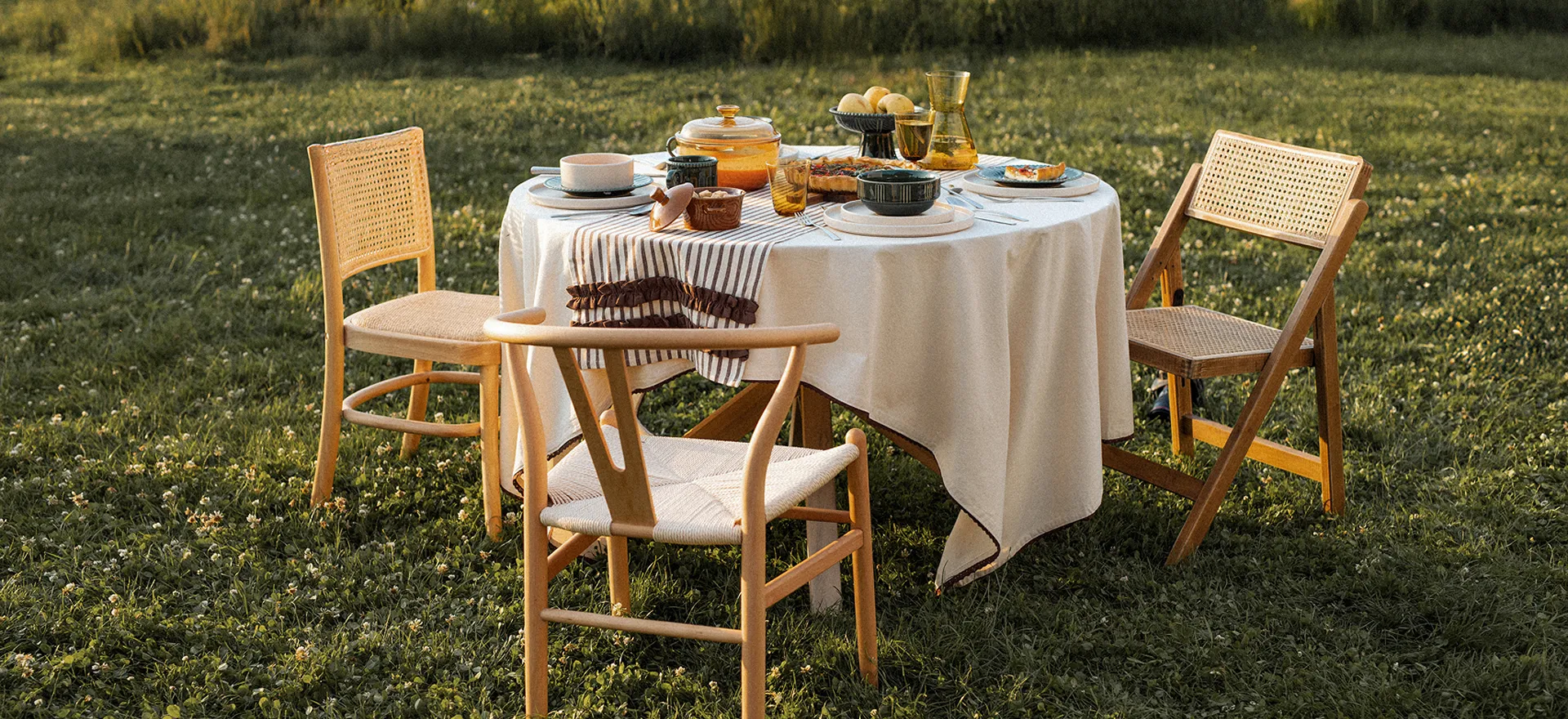 Jesienny stół nakryty do posiłku